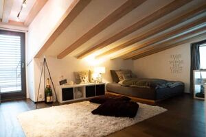 mögliche Einliegerwohnung mit beeindruckend groß geschnittenem Schlafbereich