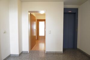 Barrierefreier Zugang vom Aufzug