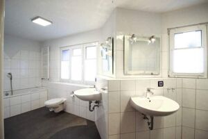 Badezimmer (saniert)