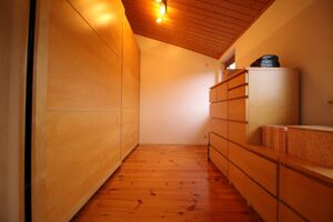 ...großem Ankleidezimmer