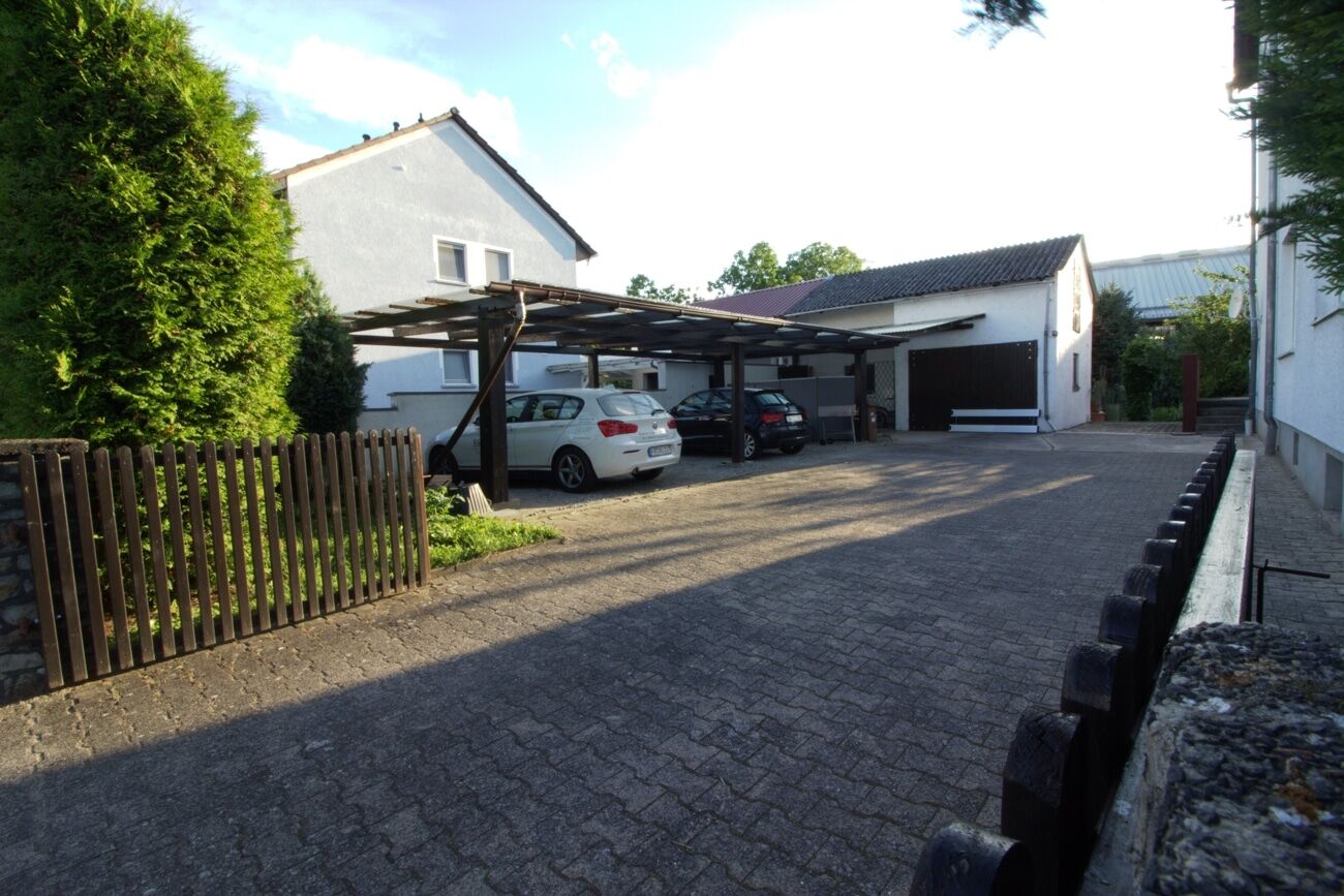 Carport und Garage