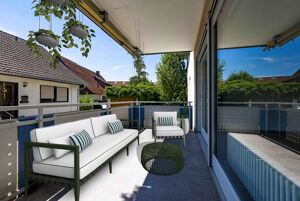Der großzügige Balkon...