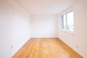 Großes Ankleidezimmer..