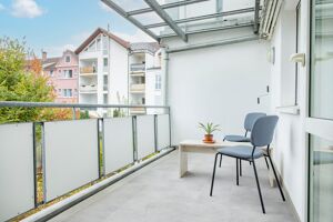 ...und direktem Zugang zum überdachten Balkon