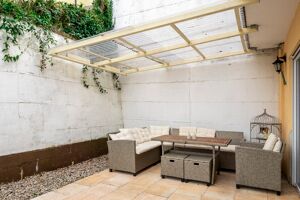Die gemütliche 27 qm große Terrasse lädt ein...