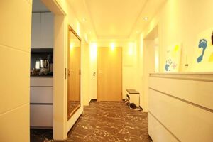 praktischer Flur über den alle Zimmer zu erreichen sind