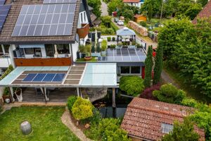 Frischluft und Freiheit im Garten mit vielen Freiflächen