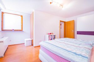 ...gemütliche Schlafzimmer.